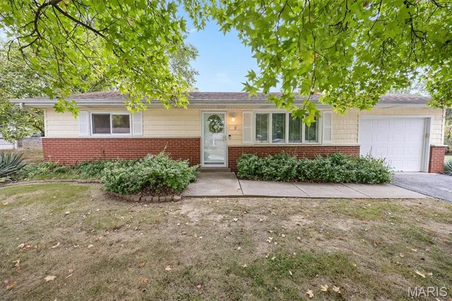 $189,900 | 2 Mercury Drive, Swansea, IL 62226