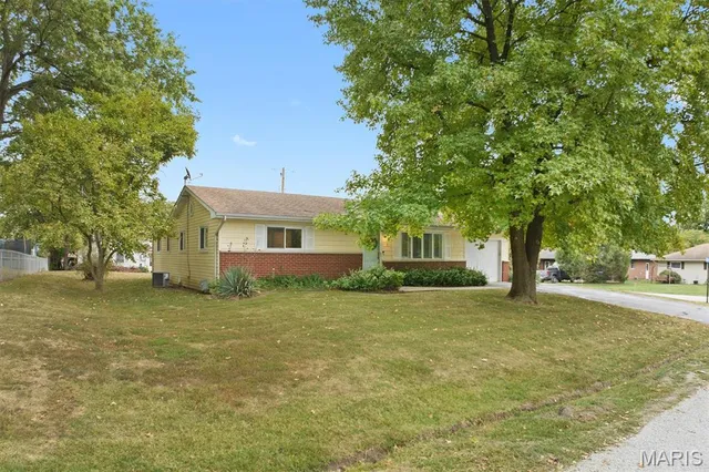 $189,900 | 2 Mercury Drive, Swansea, IL 62226