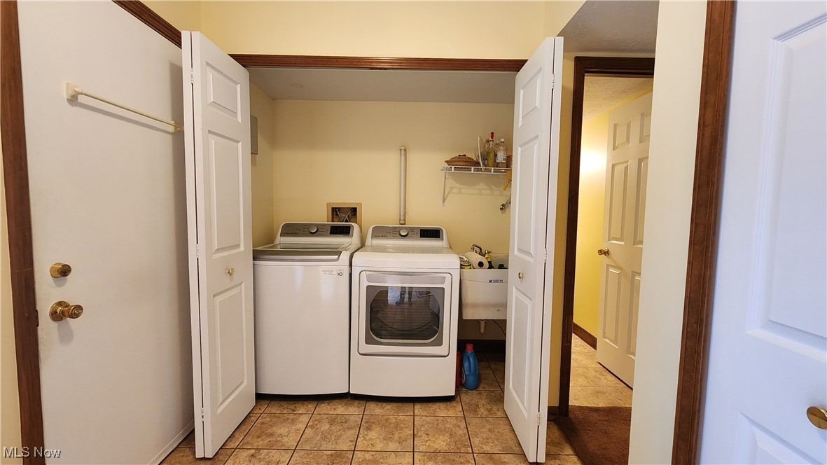 15446 Roxboro Drive Cleveland, OH 44130 - Photo 18 of 20 First floor laundry closet with utility sink