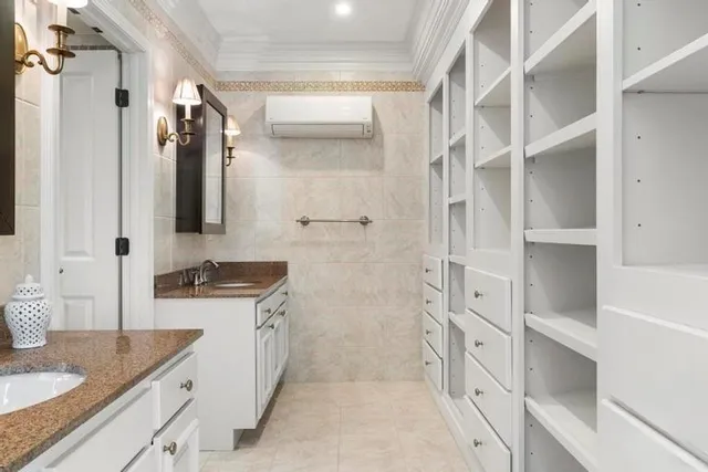 $849,000 | 121 West 48th Street, Unit 2005, Kansas City, MO 64112