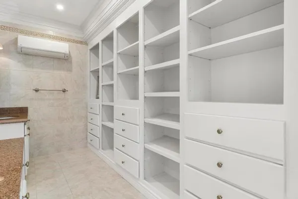 $800,000 | 121 West 48th Street, Unit 2005, Kansas City, MO 64112