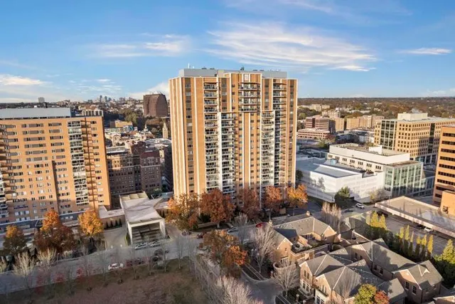 $849,000 | 121 West 48th Street, Unit 2005, Kansas City, MO 64112