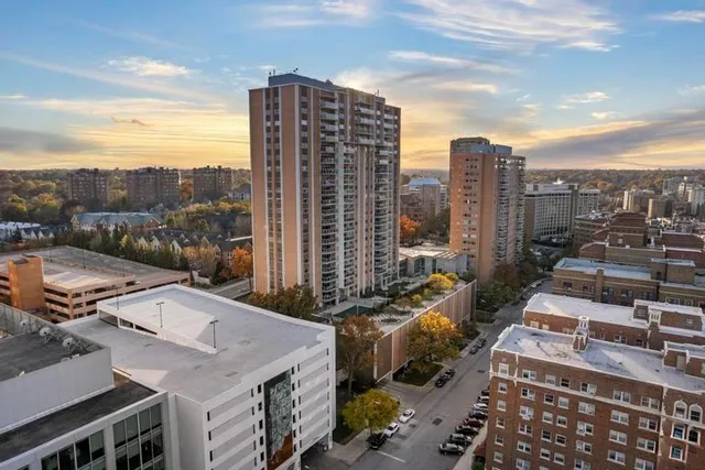 $849,000 | 121 West 48th Street, Unit 2005, Kansas City, MO 64112