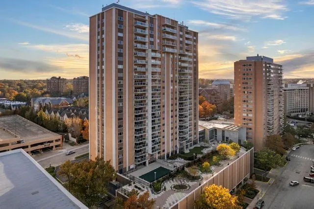 $849,000 | 121 West 48th Street, Unit 2005, Kansas City, MO 64112