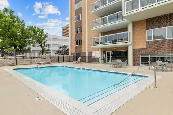 $800,000 | 121 West 48th Street, Unit 2005, Kansas City, MO 64112