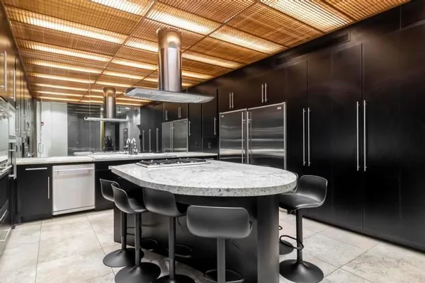 $800,000 | 121 West 48th Street, Unit 2005, Kansas City, MO 64112