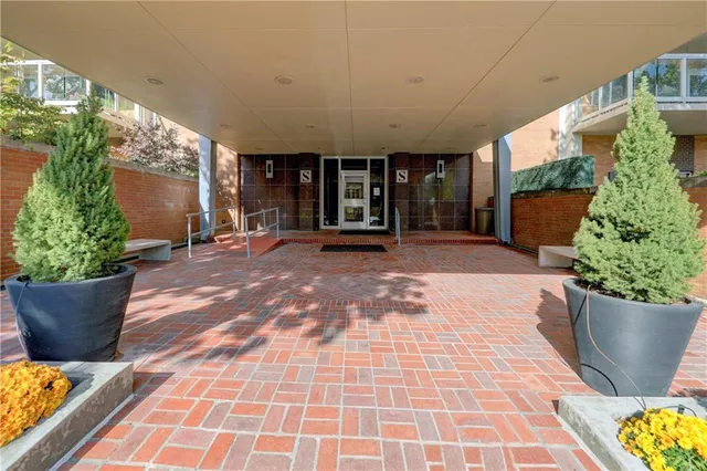 $849,000 | 121 West 48th Street, Unit 2005, Kansas City, MO 64112