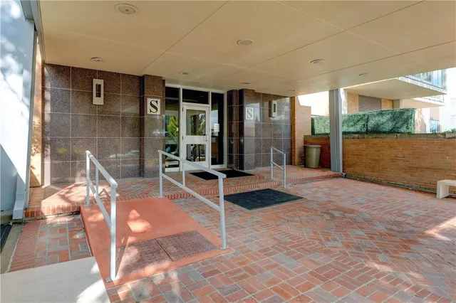 $849,000 | 121 West 48th Street, Unit 2005, Kansas City, MO 64112