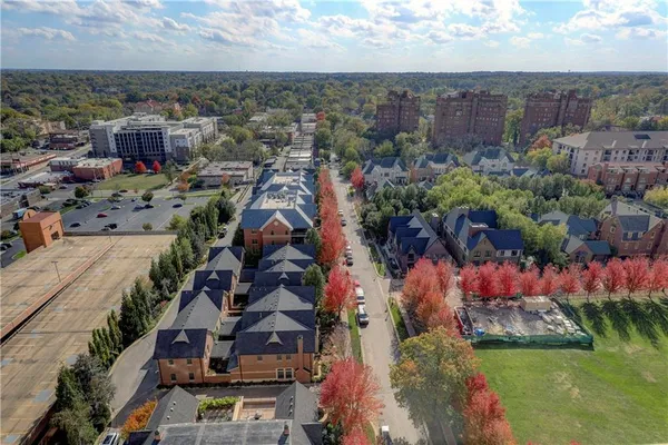 $800,000 | 121 West 48th Street, Unit 2005, Kansas City, MO 64112