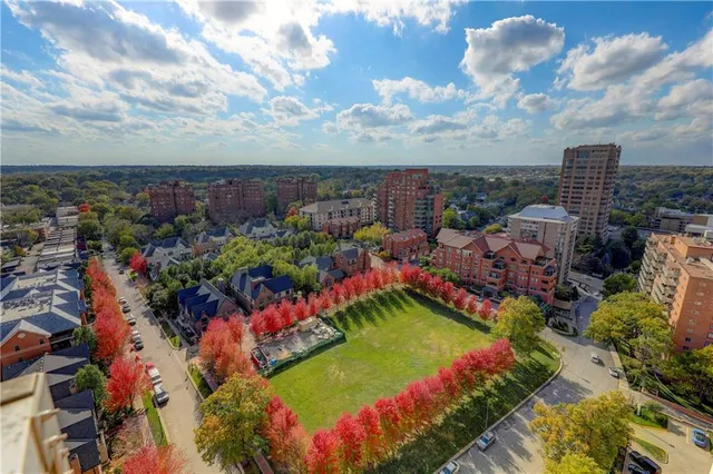 $849,000 | 121 West 48th Street, Unit 2005, Kansas City, MO 64112