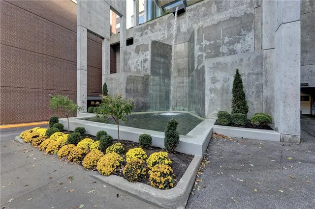 $849,000 | 121 West 48th Street, Unit 2005, Kansas City, MO 64112