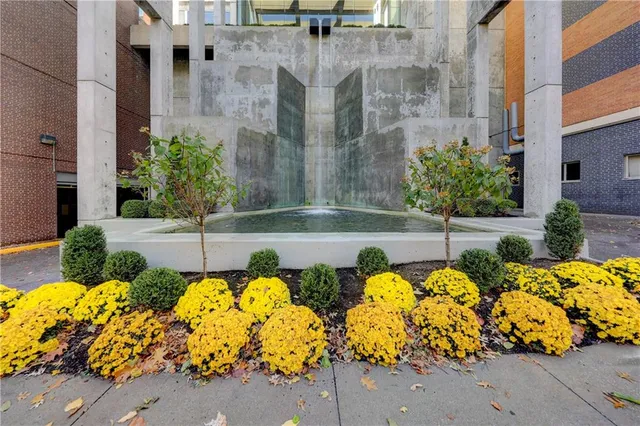 $849,000 | 121 West 48th Street, Unit 2005, Kansas City, MO 64112