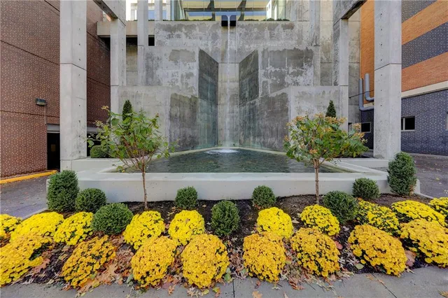 $849,000 | 121 West 48th Street, Unit 2005, Kansas City, MO 64112