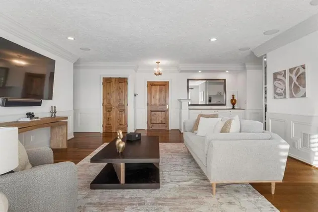 $849,000 | 121 West 48th Street, Unit 2005, Kansas City, MO 64112