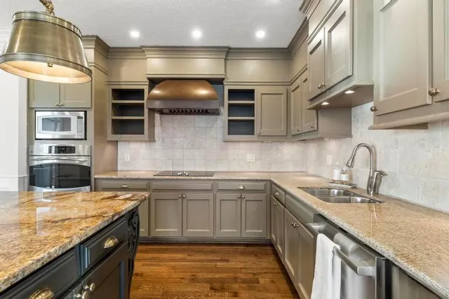 $849,000 | 121 West 48th Street, Unit 2005, Kansas City, MO 64112