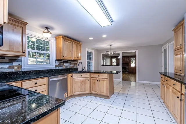 $699,900 | 22 Old Coach Road, Hudson, NH 03051