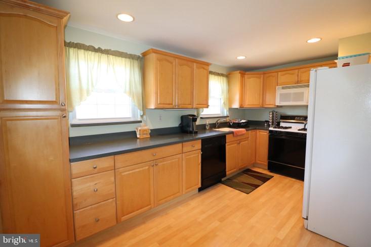 168 Ridgefield Road Philadelphia, PA 19154 - Photo 9 of 44