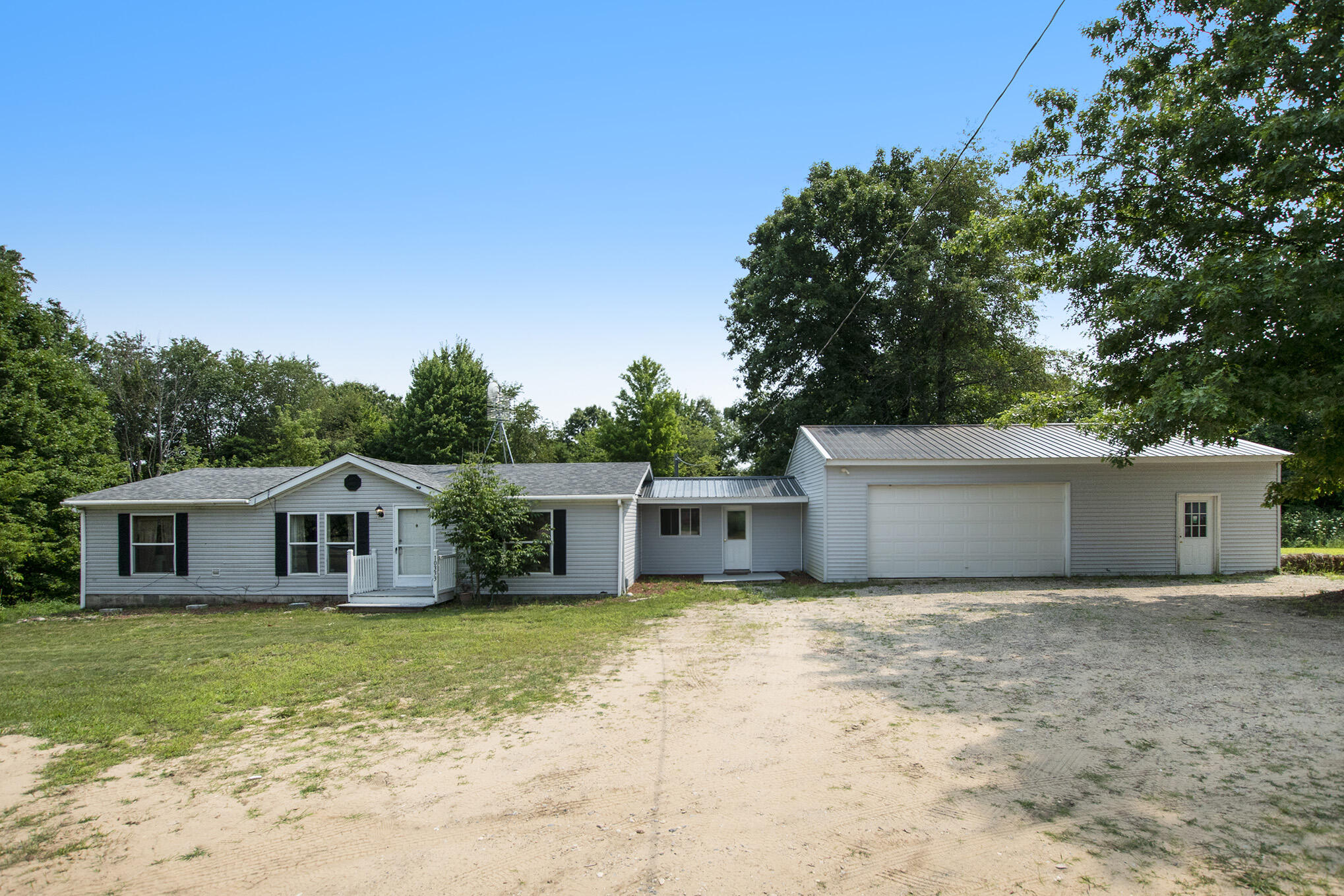 10333 Kartz Road Greenville, MI 48838 - Photo 1 of 17 DSC01132
