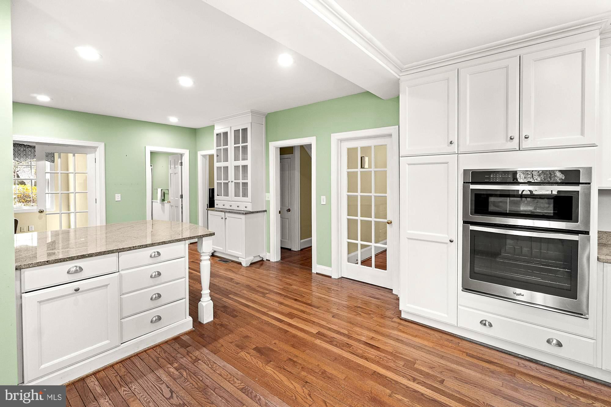 17811 Elgin Road Poolesville, MD 20837 - Photo 32 of 91 What a kitchen!