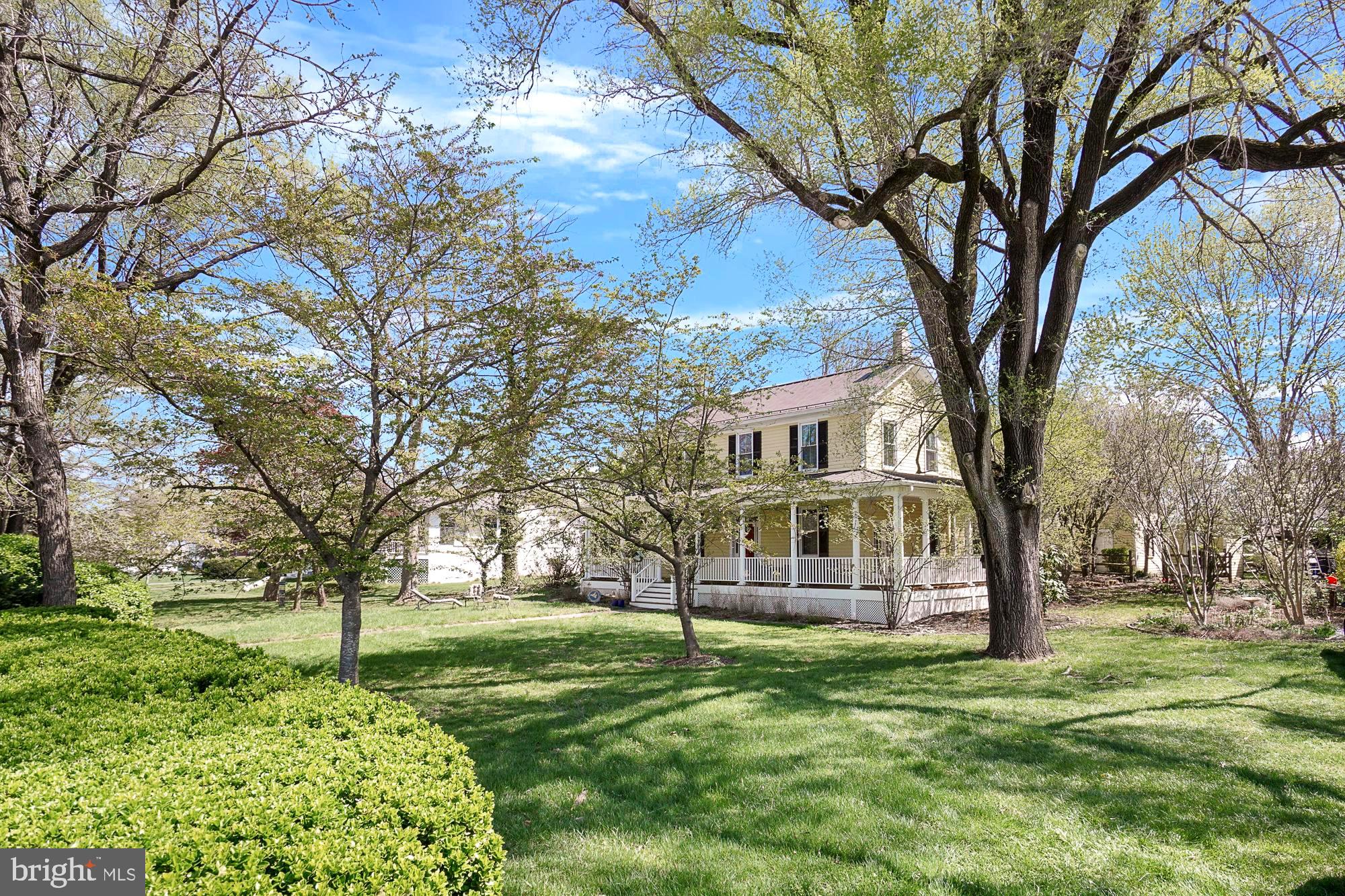17811 Elgin Road Poolesville, MD 20837 - Photo 4 of 91 Room to play out front!