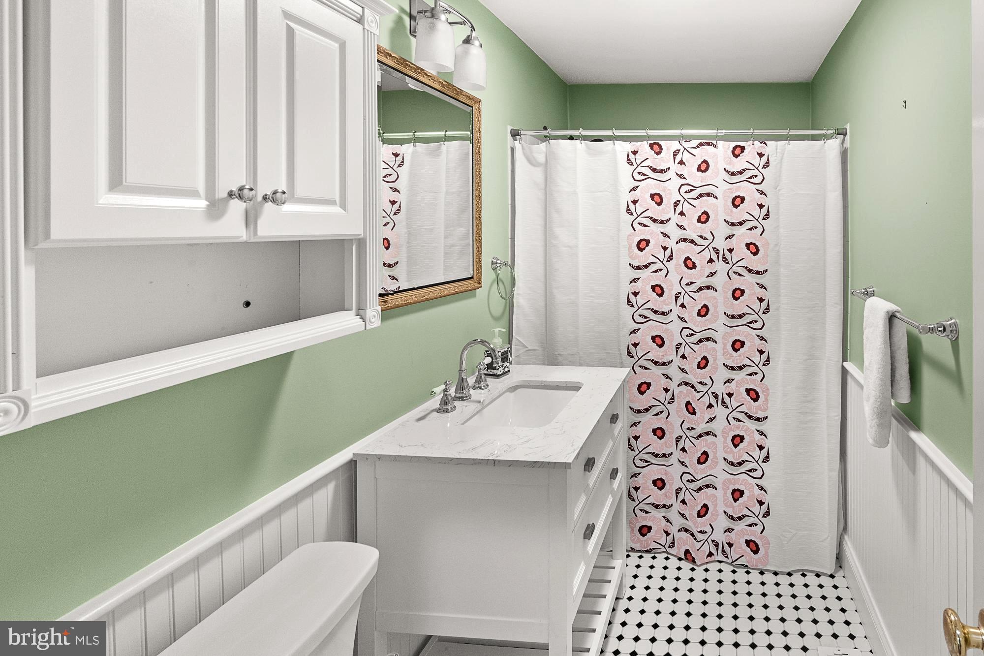 17811 Elgin Road Poolesville, MD 20837 - Photo 43 of 91 Full bath on the main level!