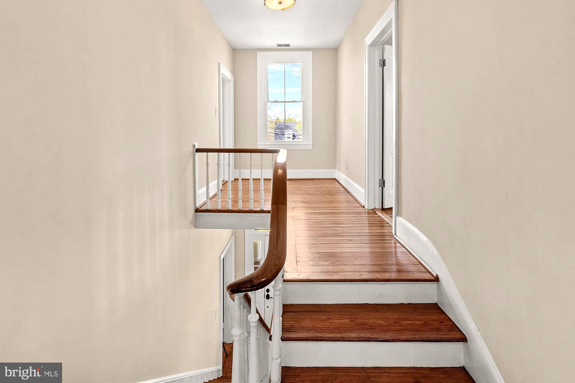 17811 Elgin Road Poolesville, MD 20837 - Photo 61 of 91 Go up...and down... to get to the bedrooms!