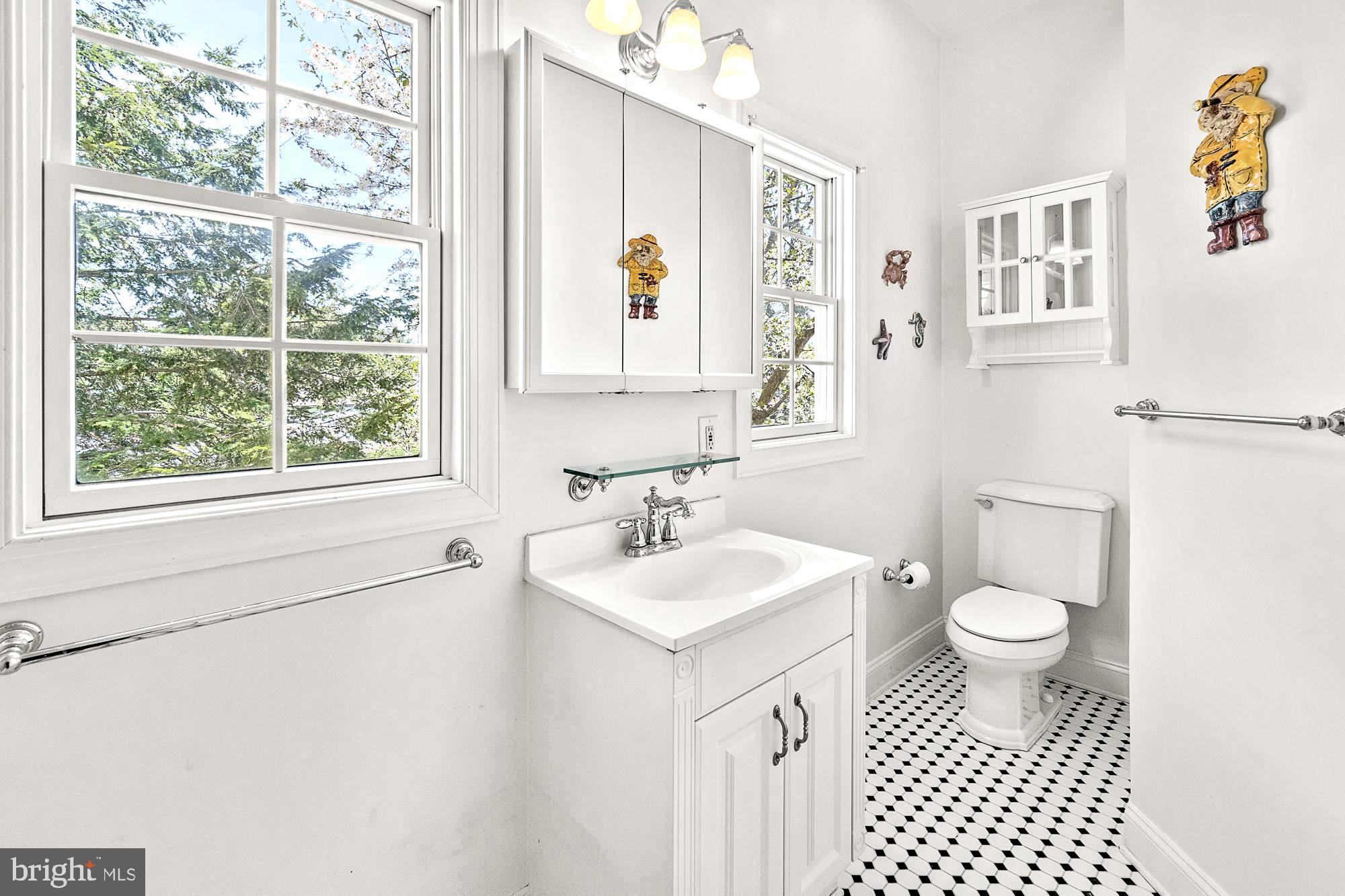 17811 Elgin Road Poolesville, MD 20837 - Photo 62 of 91 Full 2nd floor hall bath---beautiful!
