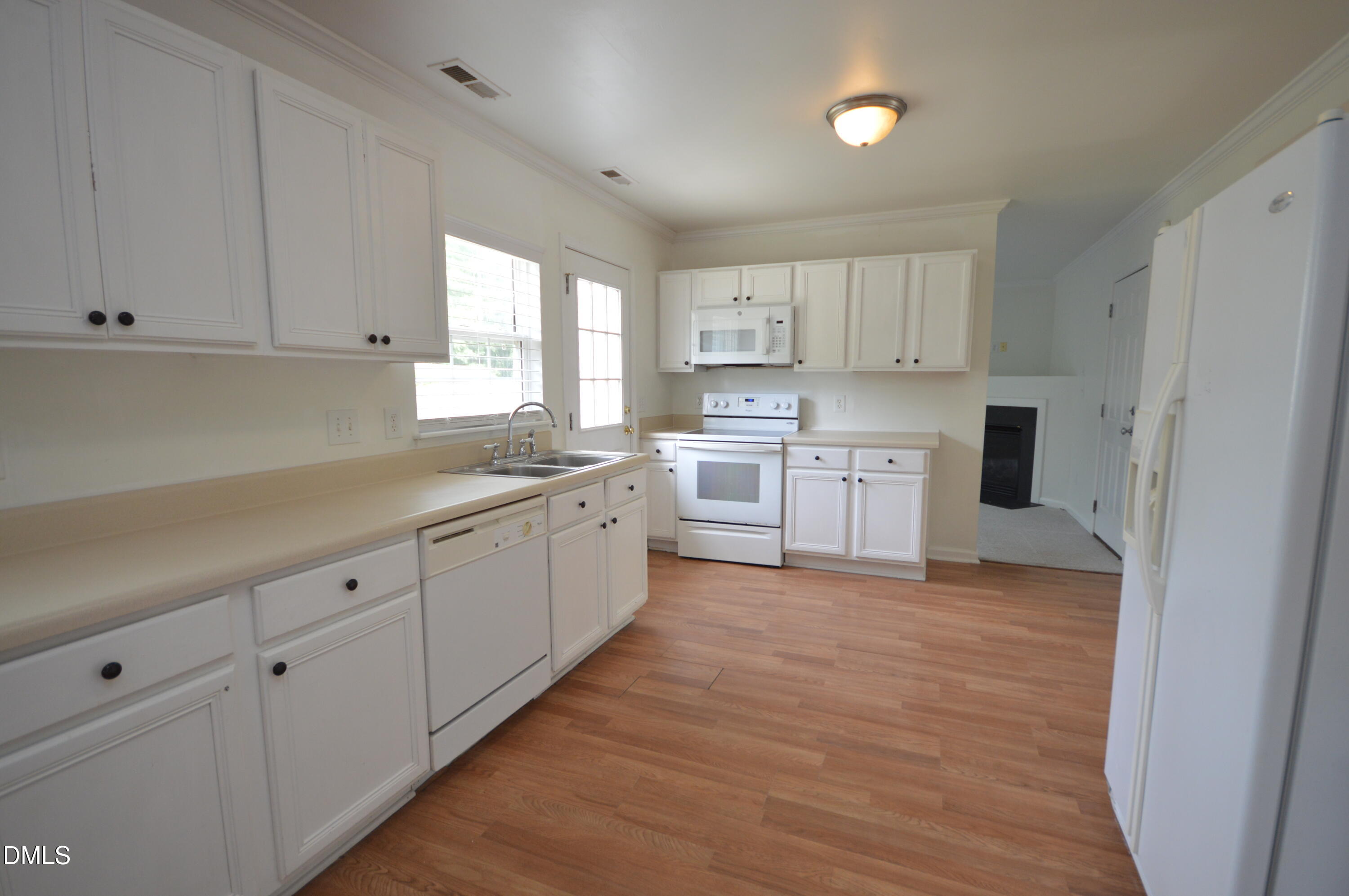 404 Hanson Road Durham, NC 27713 - Photo 11 of 34 DSC_0018