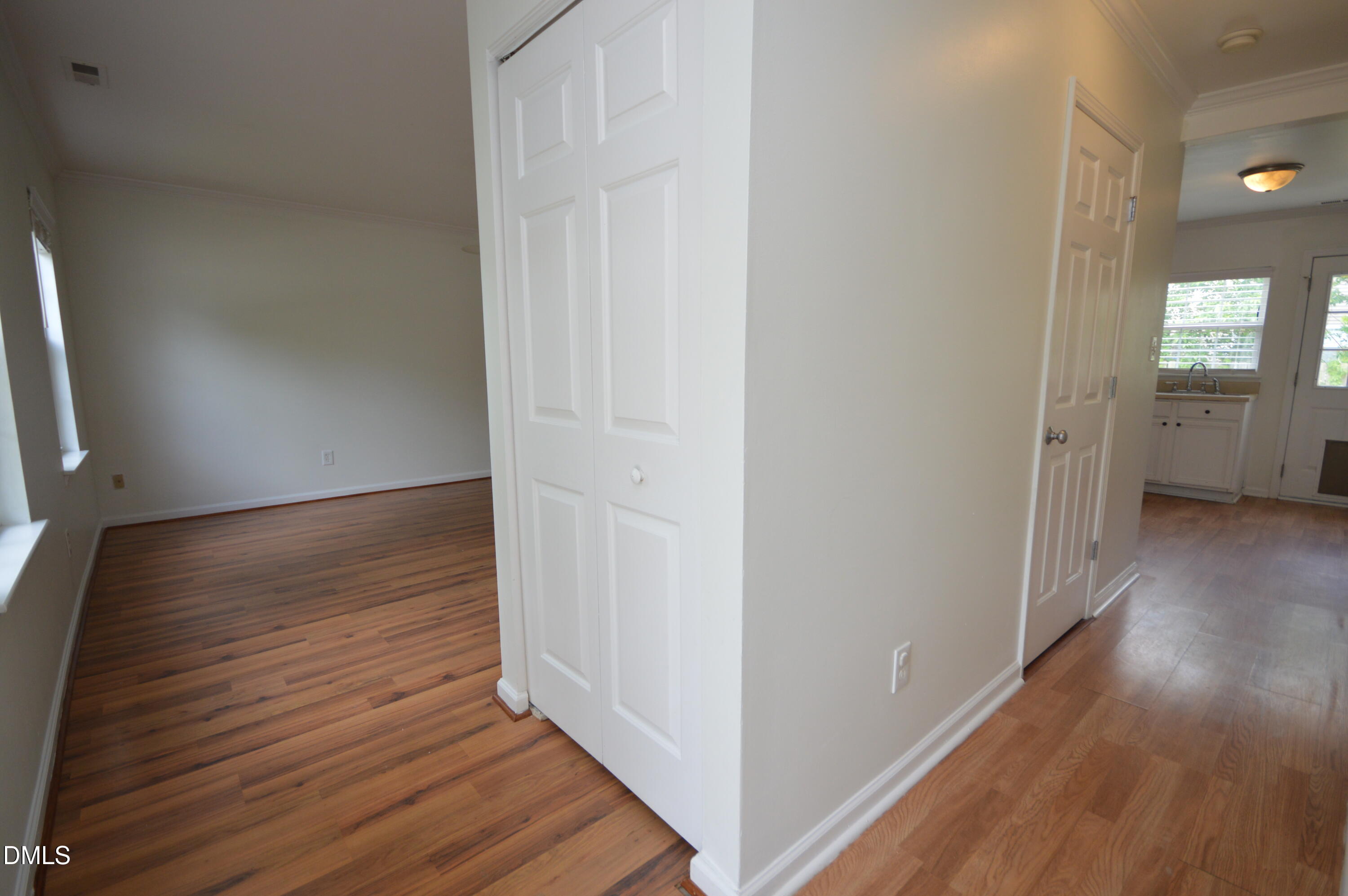 404 Hanson Road Durham, NC 27713 - Photo 6 of 34 DSC_0013