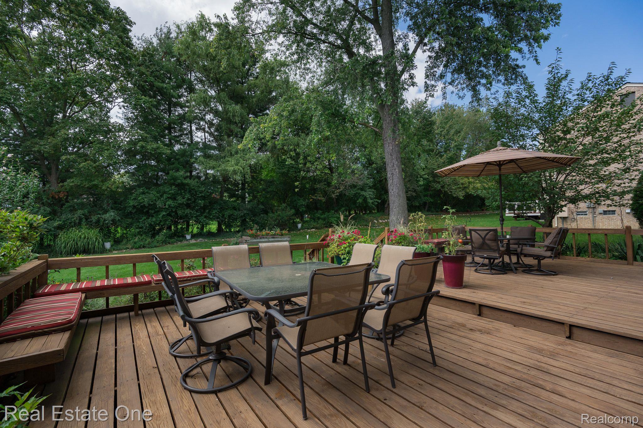 925 Laurel Avenue Rochester, MI 48309 - Photo 34 of 37 Deck with ample room for dining and entertaining