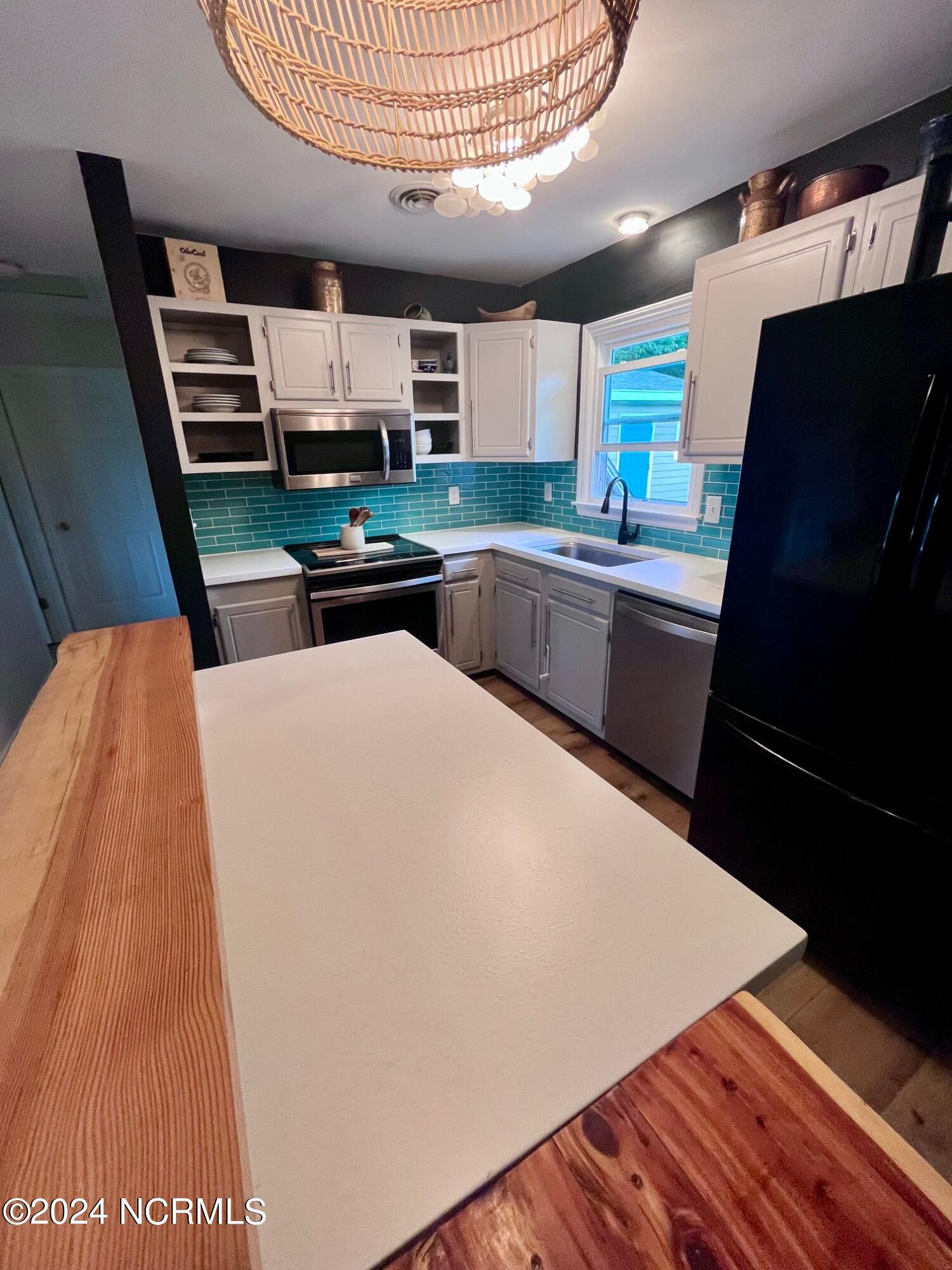 187 9 Mile Road Newport, NC 28570 - Photo 11 of 46 Kithen