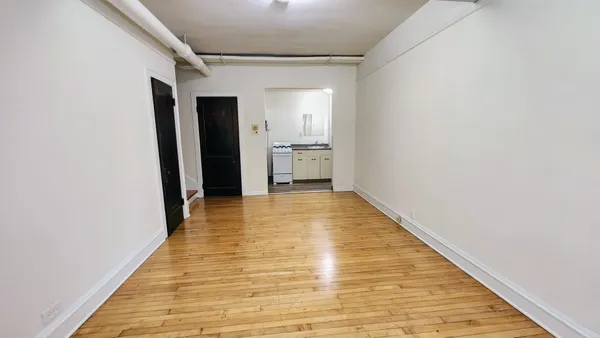$1,150 | 1919 West Berteau Avenue, Unit R, Chicago, IL 60613