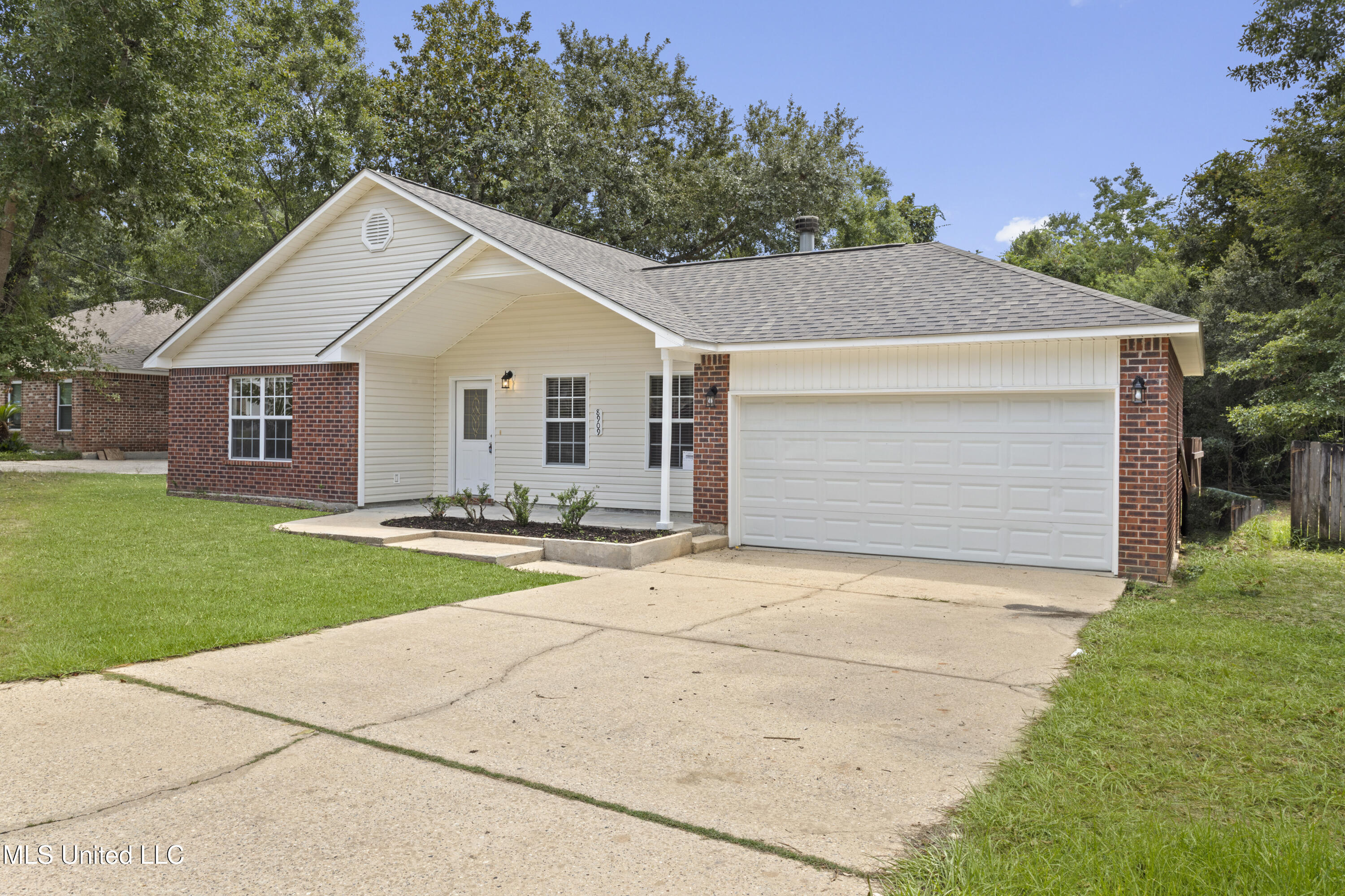 8909 Mermaid Avenue Ocean Springs, MS 39564 - Photo 2 of 24 002