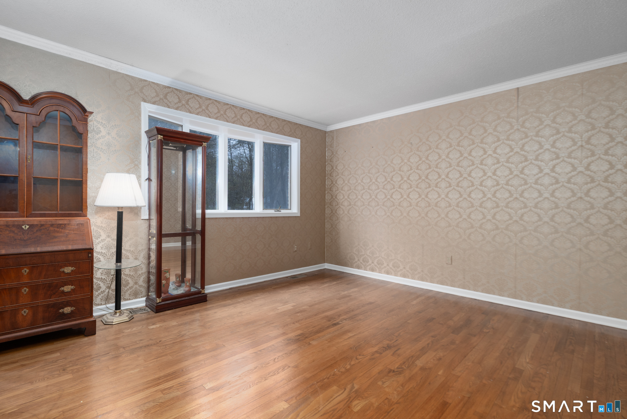 90 Fenn Road Middlebury, CT 06762 - Photo 4 of 34 Sunken living room with hardwood floors.