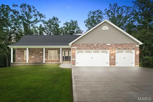 $447,000 | 290 Shumard Oak Drive, Troy, MO 63379
