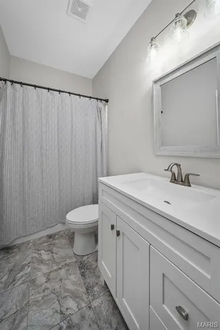 $447,000 | 290 Shumard Oak Drive, Troy, MO 63379