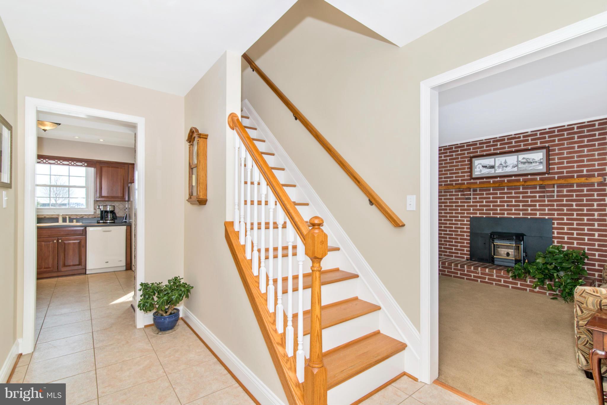 17535 Woodcamp Road Mount Airy, MD 21771 - Photo 12 of 30 Foyer Entrance