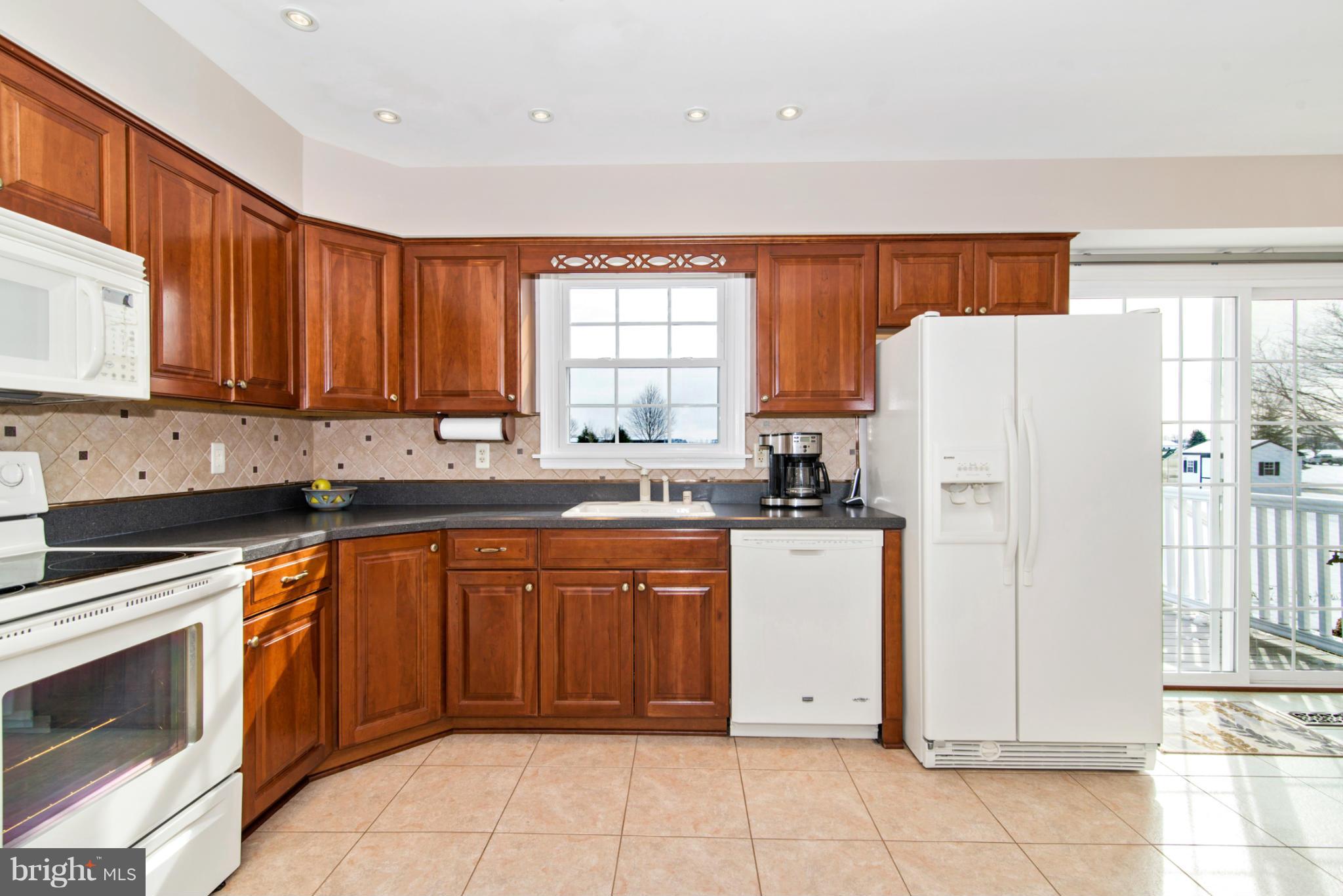 17535 Woodcamp Road Mount Airy, MD 21771 - Photo 19 of 30 Gorgeous flooring and cabinets!