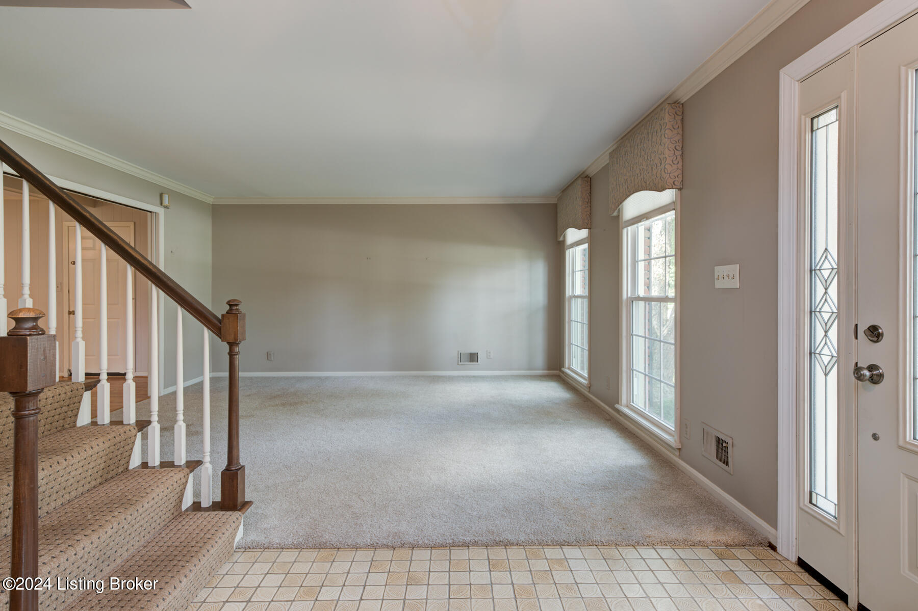 710 Farmingham Road Louisville, KY 40243 - Photo 6 of 48 Very open entry