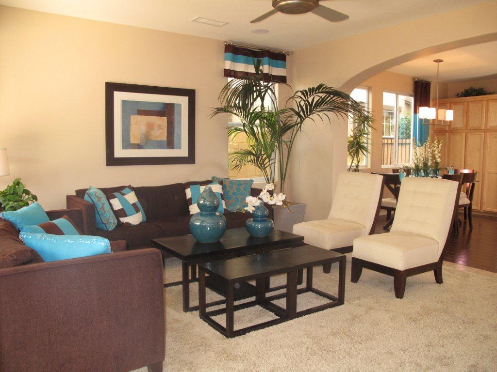 9116 South Roberts Road Tempe, AZ 85284 - Photo 11 of 22 LIVING ROOM