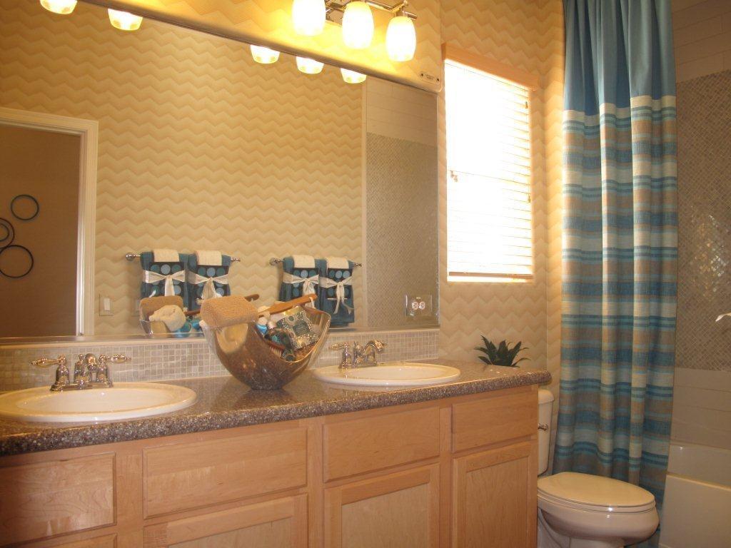 9116 South Roberts Road Tempe, AZ 85284 - Photo 19 of 22 GUEST BATHROOM