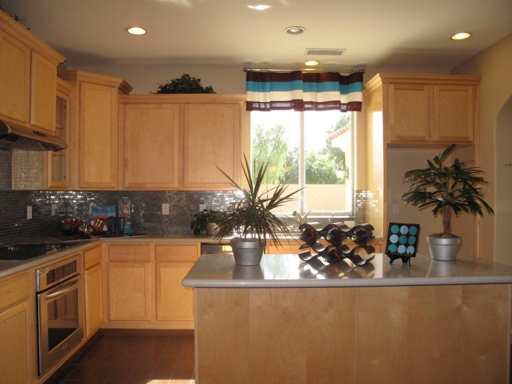 9116 South Roberts Road Tempe, AZ 85284 - Photo 7 of 22 KITCHEN