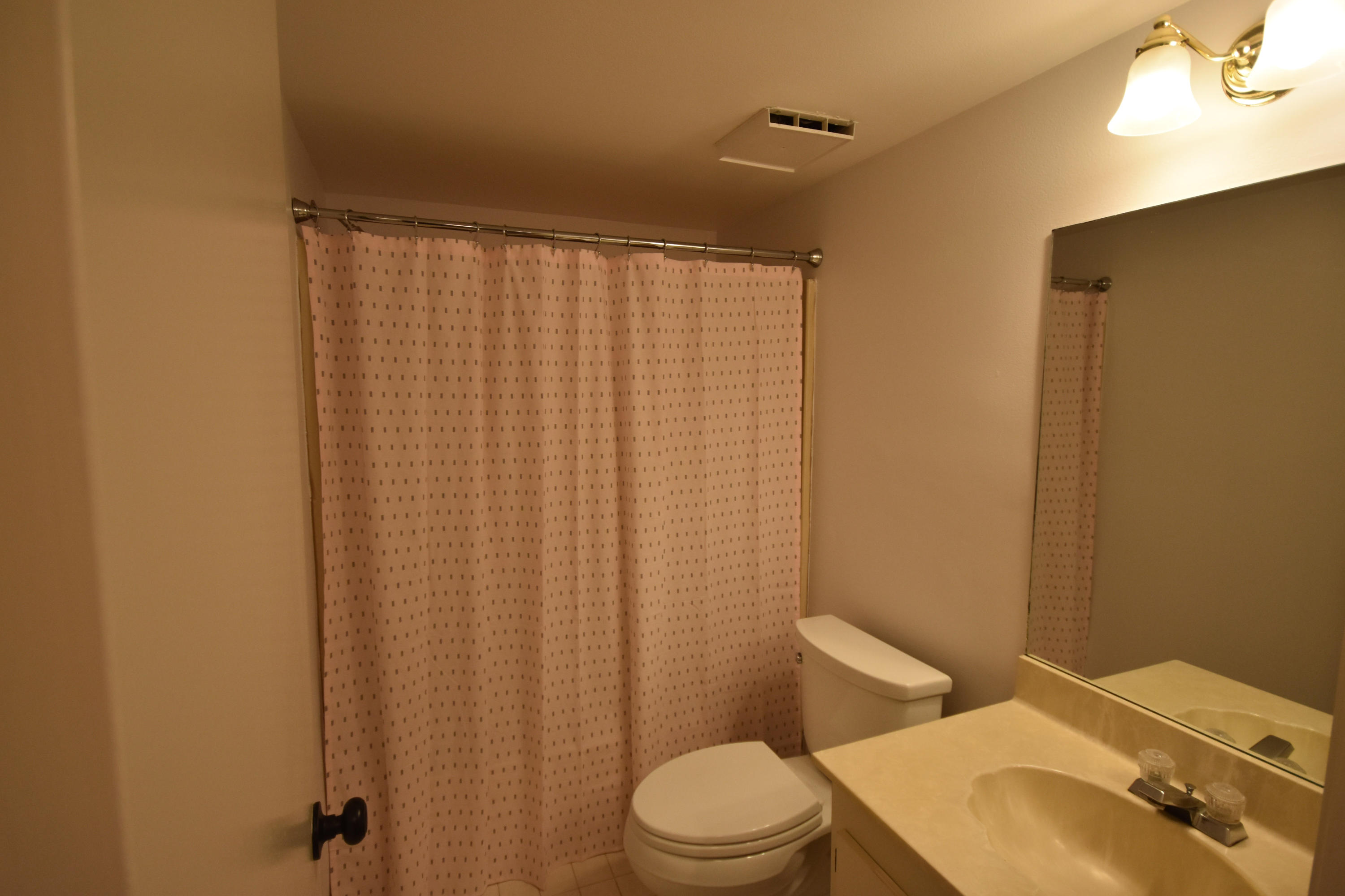 22064 Palms Way, Unit 103 Boca Raton, FL 33433 - Photo 12 of 16 Guest Bathroom