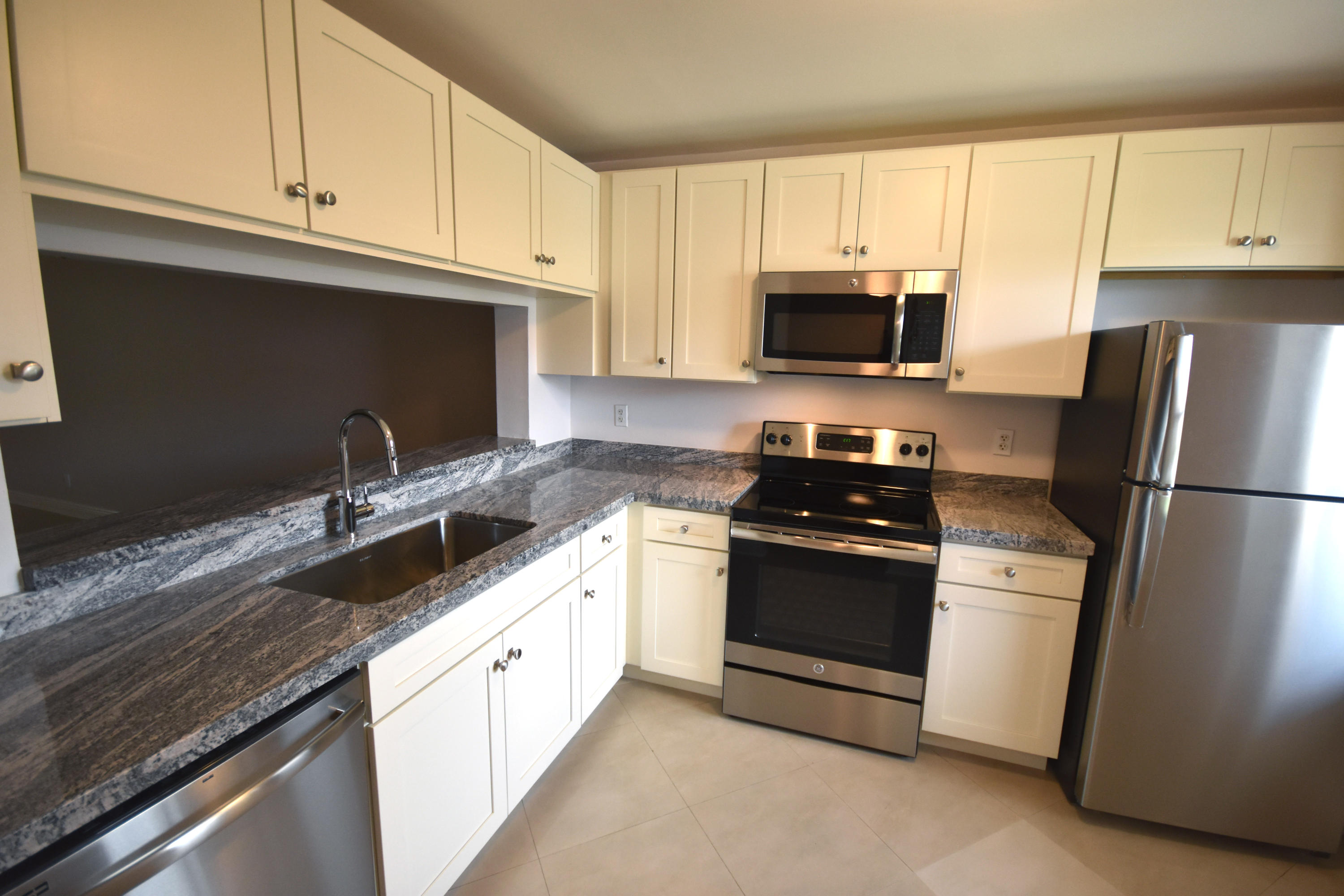 22064 Palms Way, Unit 103 Boca Raton, FL 33433 - Photo 4 of 16 Kitchen