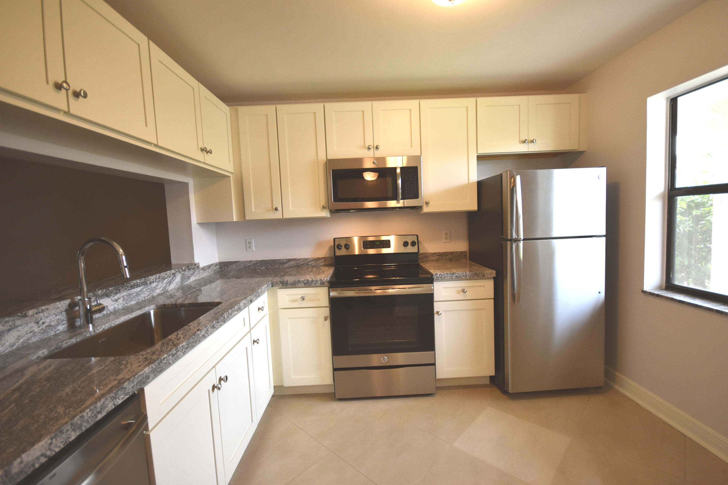 22064 Palms Way, Unit 103 Boca Raton, FL 33433 - Photo 5 of 16 Kitchen