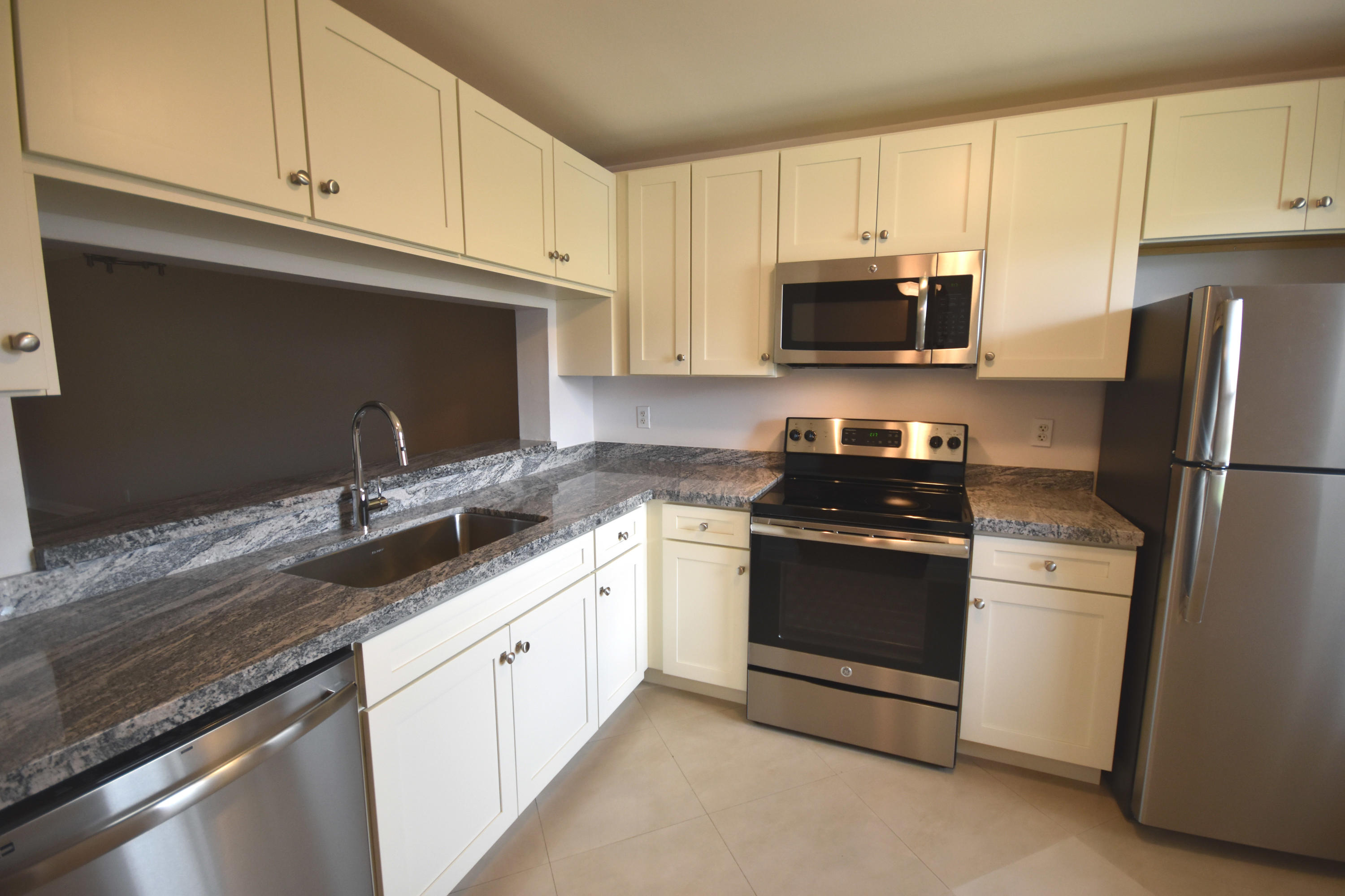 22064 Palms Way, Unit 103 Boca Raton, FL 33433 - Photo 6 of 16 Kitchen