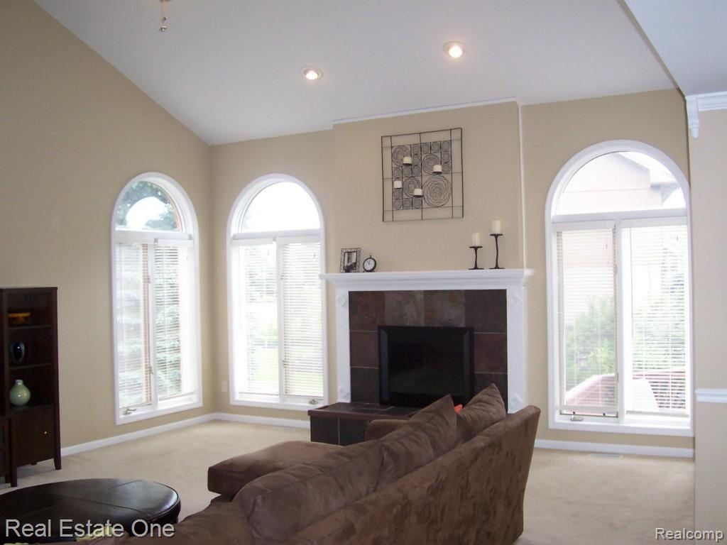 2123 Kennedy Drive Rochester, MI 48309 - Photo 10 of 44 038.jpg