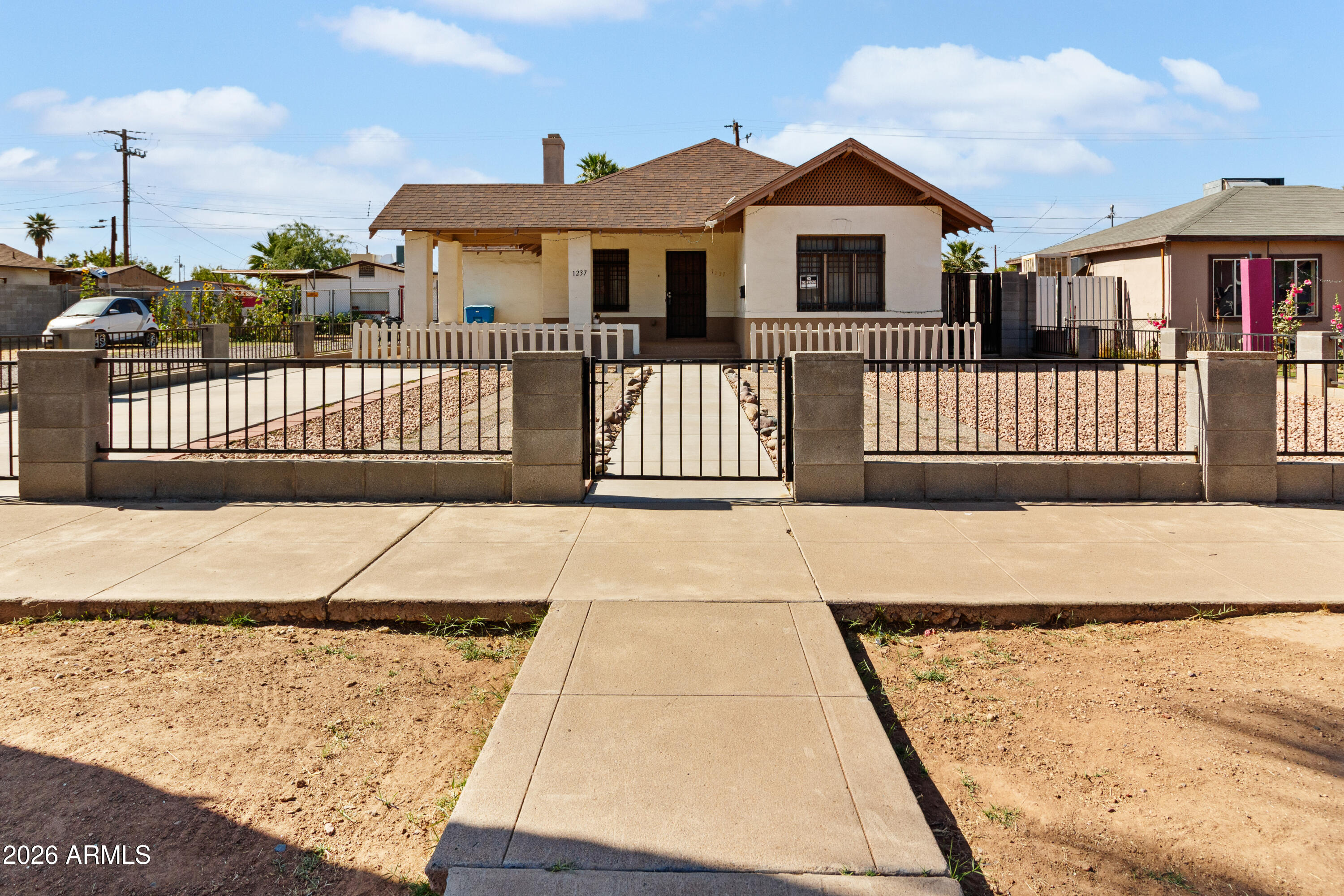 1237 East Pierce Street Phoenix, AZ 85006 - Photo 3 of 23 a front view of a house with a balcony