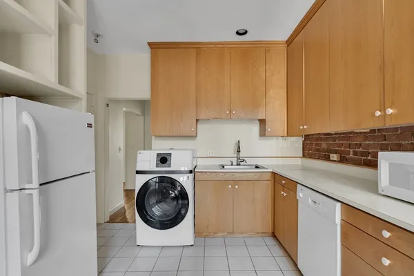 $4,800 | 66 Marshal Street, Unit 4, Brookline, MA 02446