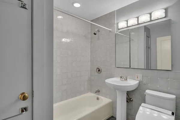 $4,800 | 66 Marshal Street, Unit 4, Brookline, MA 02446